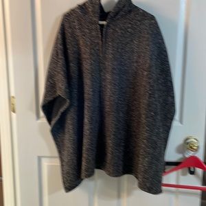 Do everything in Love, Shaw with hoodie, size: 1 size fits all